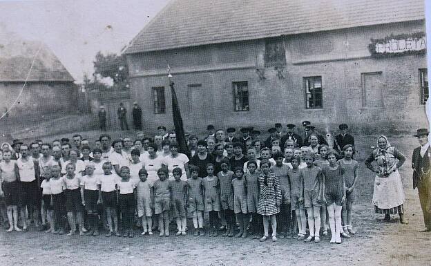 Pohlednice z minulosti: Z historie obce Tatce