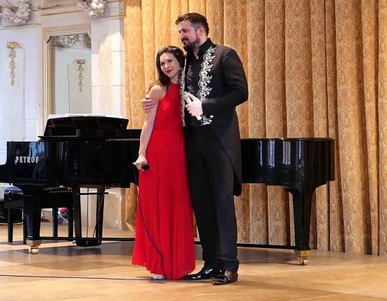 Radim Schwab a host Marianna Polyáková – 860. chrudimský hudební večer 2.6.2022 - Chrudimská beseda