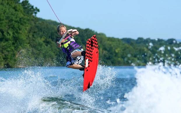Wakeboarding je vhodný i pro děti