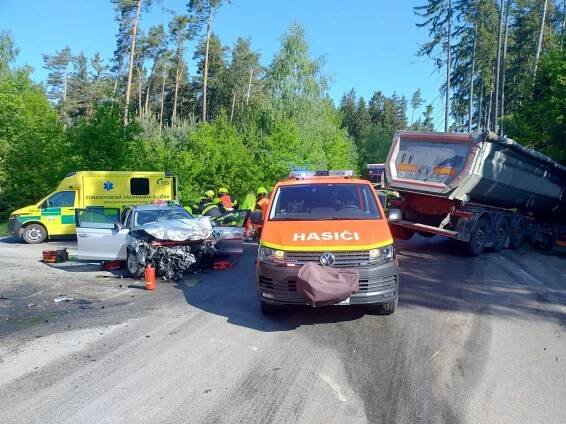 Dopravní nehoda osobního a nákladního vozidla – Hasiči Kostelec nad Orlicí