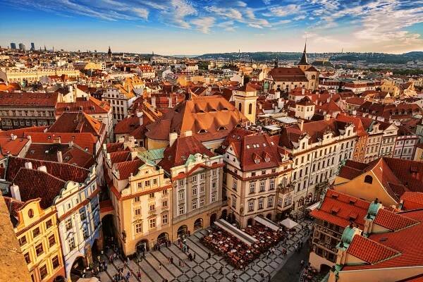 Dovolená přímo v centru Prahy: pobyt se snídaní i lahví vína