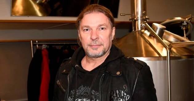Zpěvák Petr Kolář se živil jako hospodský i truhlář. Za kariéru vděčí Karlu Svobodovi