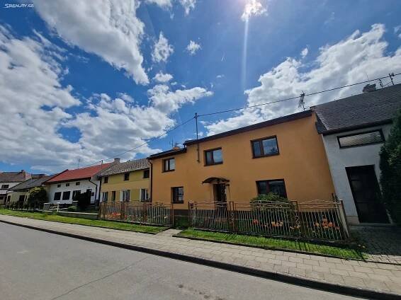Prodej rekonstruovaného rodinného domu se zahradou - obec Kostelec u Holešova č.p. 105, okres Kroměříž - LAGIS REAL s.r