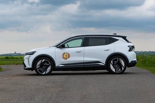 Jak jezdí evropské Auto roku 2024: Elektrický Renault Scenic potěší celou rodinu a nebojí se dálek