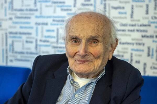 Cesty do Řecka a Itálie i několik povídek. Jindra Hojer z Rychlých šípů vydal svoji třetí knihu