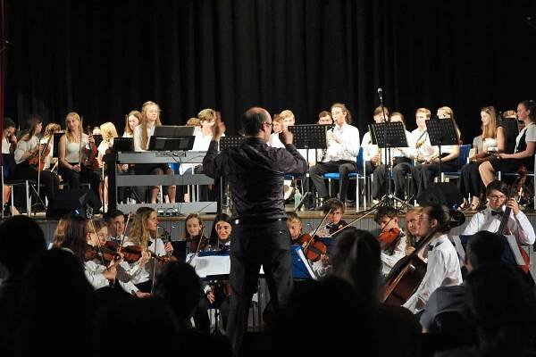 Osmdesát hráčů na jednom pódiu. Orchestrální mozaika rozezní hradecký Aldis