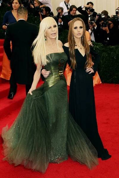 Foto k tématům Donatella Versace, Allegra Versace – stránka 41