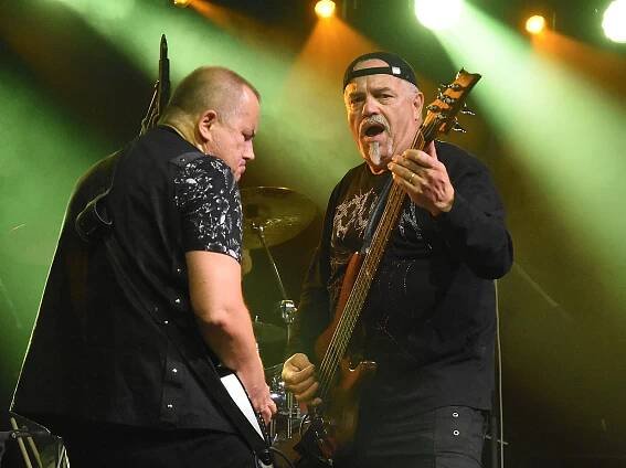 Rockeři roztančili Pevnůstku. Hráli pro dobrou věc. Podívejte se
