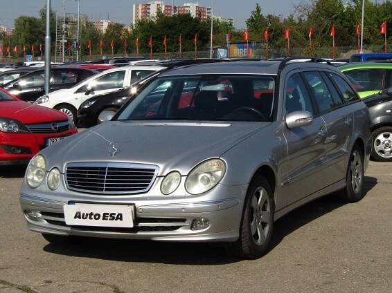 Mercedes-Benz Triedy E 3.2i E 320 4MATIC, AT, xenon