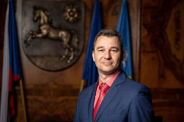 Primátorem Ostravy je oficiálně Jan Dohnal. Radu města tvoří těchto 11 politiků