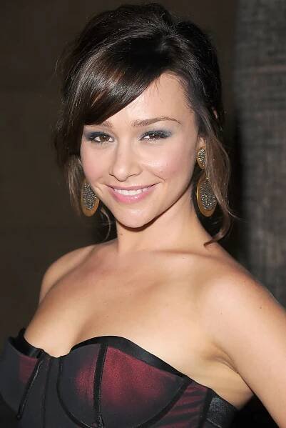 Danielle Harris Long Hair Wallpapers