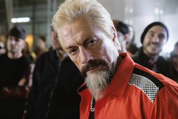 Jean-Claude Van Johnson - What Year Do You Think This Is? - Z filmu - Jean-Claude Van Damme