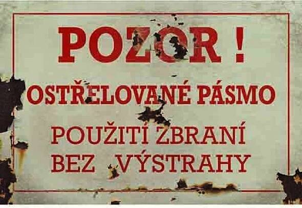 Cedule Pozor! Ostřelované Pásmo