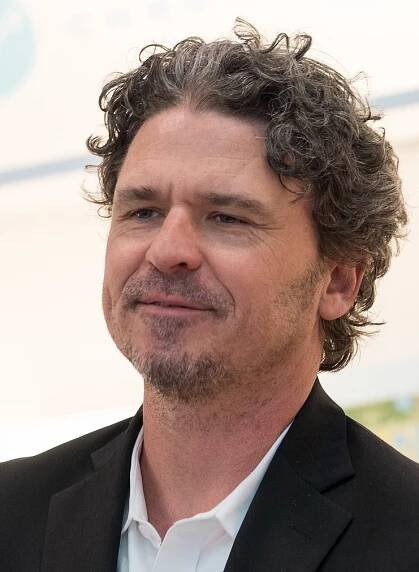 Portrait photo of Dave Eggers