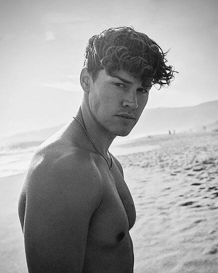 Noah Beck Age, Height, Biography 2024 Wiki, Net Worth, Girlfriend - Trusted Networth of Famours Celebrities