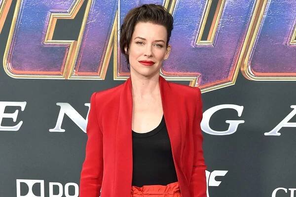 Evangeline Lilly says it's 'business as usual' despite call for social distancing
