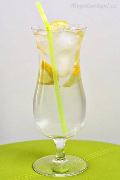 Limonáda z domácího citronového sirupu