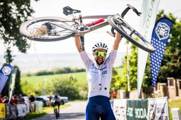Gravel Bohemia Cup ve Vinařicích vyhrál Fiala, celkově Mayer