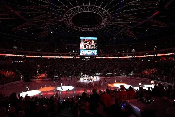 V Praze slaví Voráčkova Philadelphia! O2 arena zažila divácký rekord na hokeji
