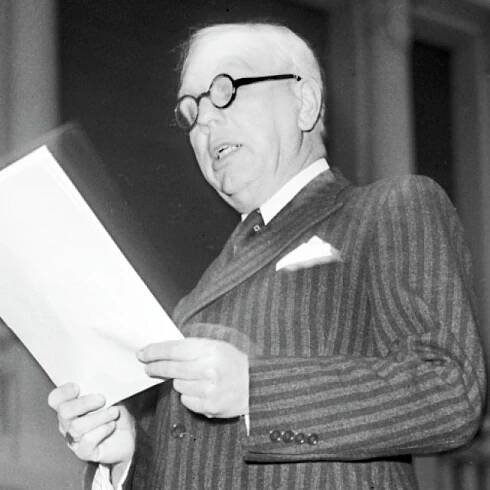 Herec Rudolf Deyl st. při projevu během tryzny za houslistu Jana Kubelíka ve Smetanově síni Obecního domu 25. ledna 1941 | foto: ČTK