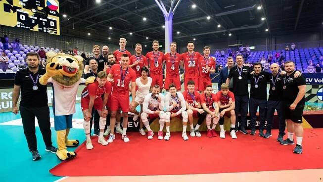 Česká reprezentace slaví stříbro ze Zlaté evropské ligy 2025! - VK ČEZ Karlovarsko