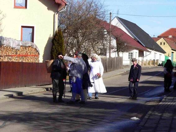 Rok 2016 - 02/2016 MASOPUSTNÍ PRŮVOD - Oficiální stránky obce Okrouhlá