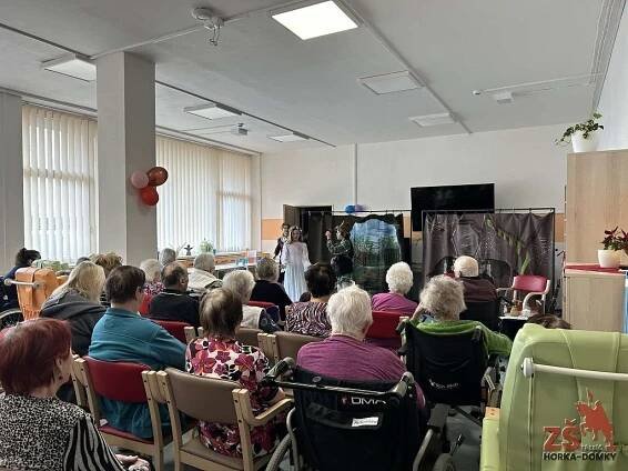 Václavské divadélko v Alzheimer centru | Základní škola Třebíč, Horka-Domky, Václavské nám. 44/12