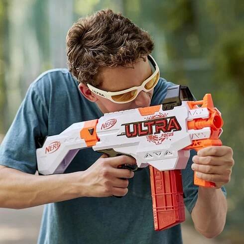 PISTOLE NERF ULTRA FOCUS AUTOMAT S ZAMĚŘOVAČEM, 10 ŠIPEK Značka NERF