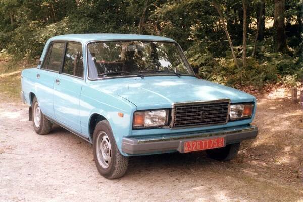 Soubor:Lada 2107 in France.jpg – Wikipedie