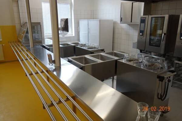 Kuchyně, gastro vybavení jídelny pult výdej