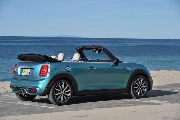 Mini One & Cooper Cabrio: Detailed auto specifications & interactive comparison tool
