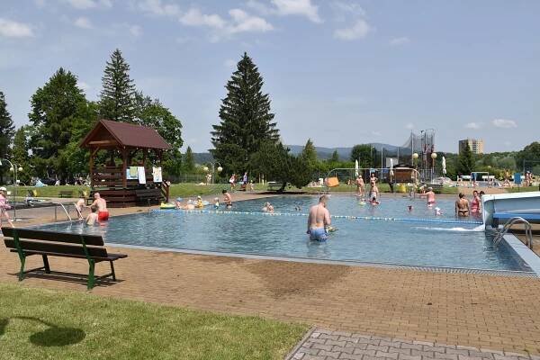 Koupaliště zažila první nápor návštěvníků