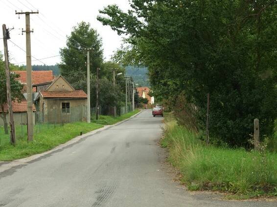 Cesta ve vsi