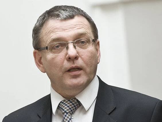 Zaorálek se má omluvit Rittigovi za to, že ho spojil se zabaveným zlatem a penězi