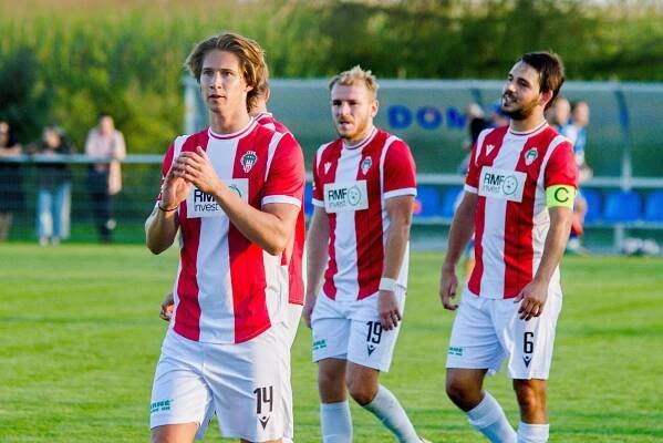Fotbalisté FK Dobrovice v 1. kole MOL Cupu přivítali na svém hřišti Viktorii Žižkov, druholigový favorit zvítězil 5:1.