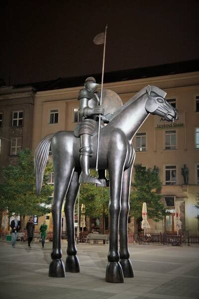 Odvaha (Jošt Lucemburský), Brno, Moravské náměstí