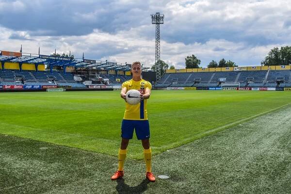 PODÍVEJTE SE: Opava představila nové dresy. Vrací se do historie