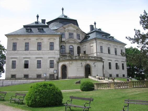 Zámek Karlova Koruna, Chlumec nad Cidlinou - Zámky - Hradecko - Chlumec nad Cidlinou