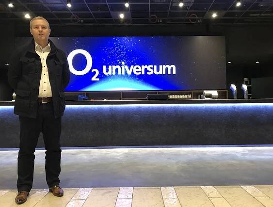 Ředitel O2 Areny Robert Schaffer představuje logo O2 Universum