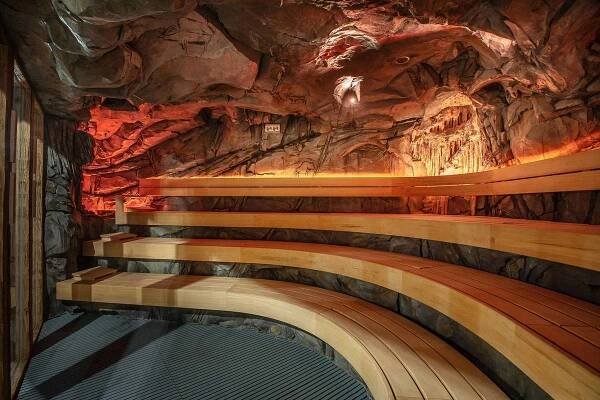 Jeskynní sauna s betonovými dekoracemi, Brno (Zdroj: Bamboo Design)