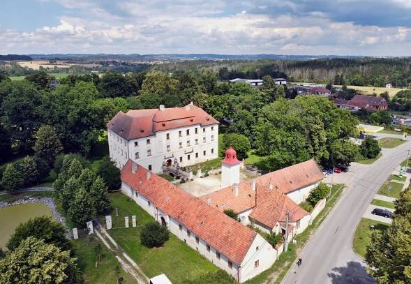 Fotografie - pohled na zámek - 06.07.2022