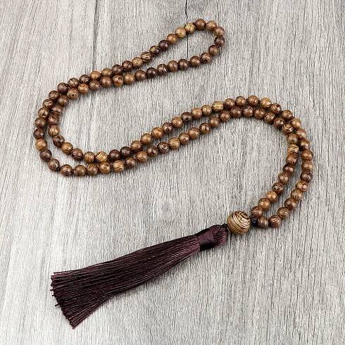 Dřevěný korálkový náhrdelník 108 | dřevená unisex japa mala, buddhistický náhrdelník - Přívěsek se střapcem