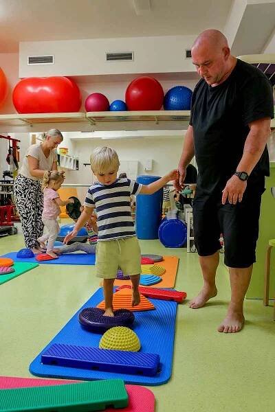 V Dětské léčebně pohybových poruch v Boskovicích na Blanensku vrací děti s hendikepem zpět do života.