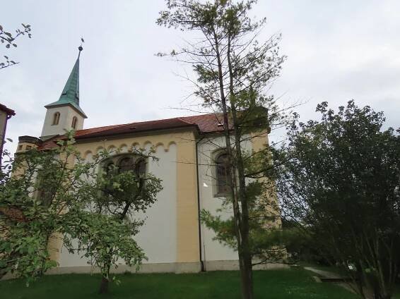 Výlet do Dvakačovic za tapisériemi, bývalým premiérem i dýněmi