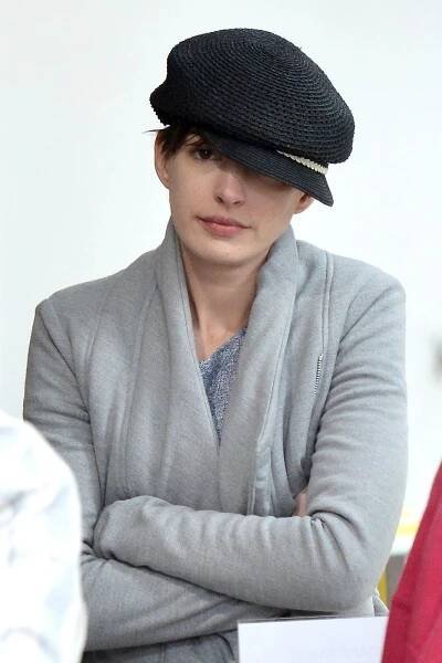 Herečka Anne Hathaway: Po porodu mi nejsou moje džíny, no a?