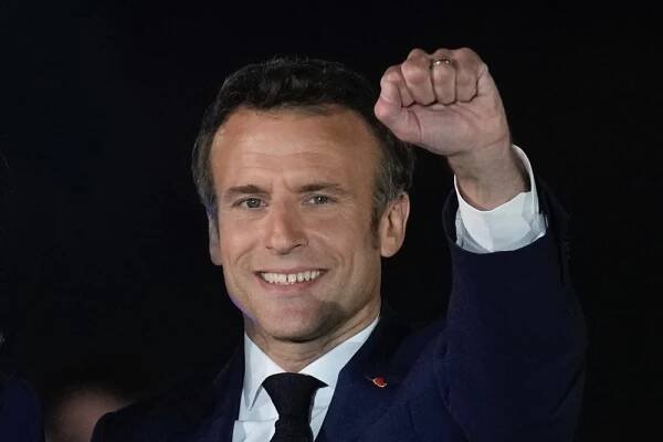 Putin sa mu hnusí, vzal si o 24 rokov staršiu ženu. Emmanuel Macron sa opäť stal prezidentom Francúzska | interez.sk