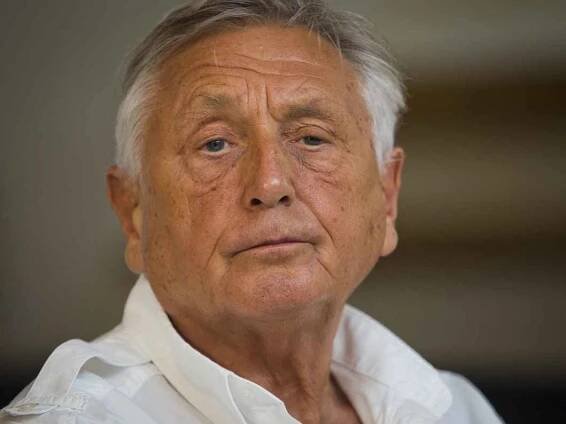 Jiří Menzel. 