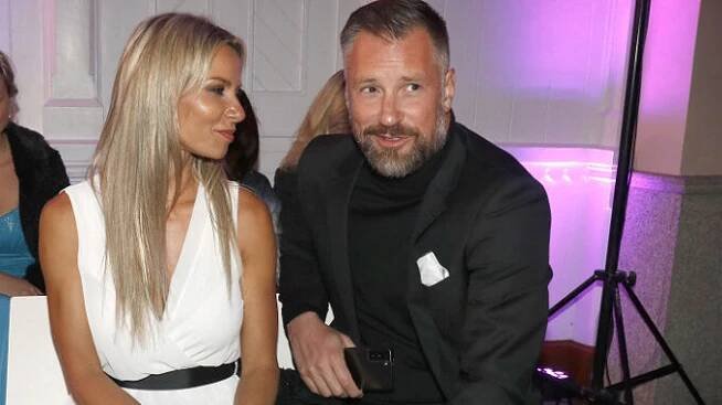 Takhle se k sobě tulili Petr Vágner a jeho nová partnerka. Stále ale není rozvedený. Promluvil o výletě s blond kráskou
