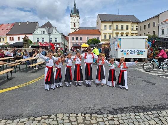 Folklorní sdružení Jánošík Brno - Dětský folklorní soubor Štěpnička, Veselí nad Moravou