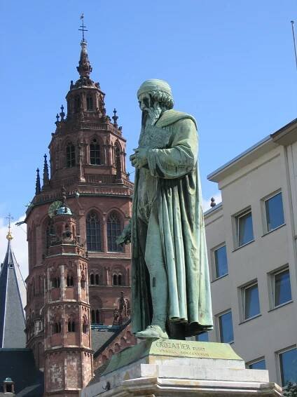Datei:Mainz Gutenbergdenkmal und Dom.jpg – Wikipedia